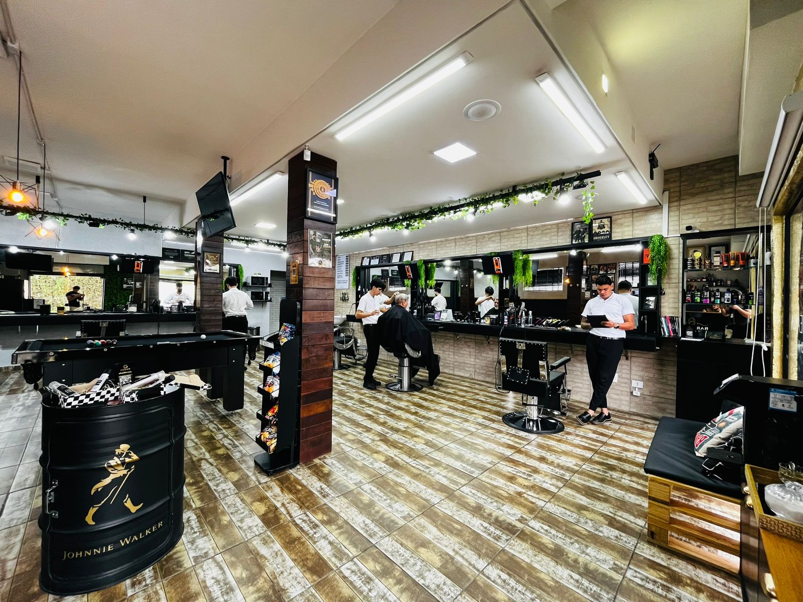 Fachada e Recepção Barbearia Neiva